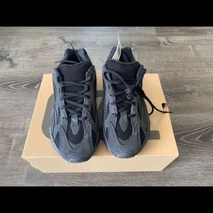 BRAND NEW! YEEZY 700 V2 - VANTA